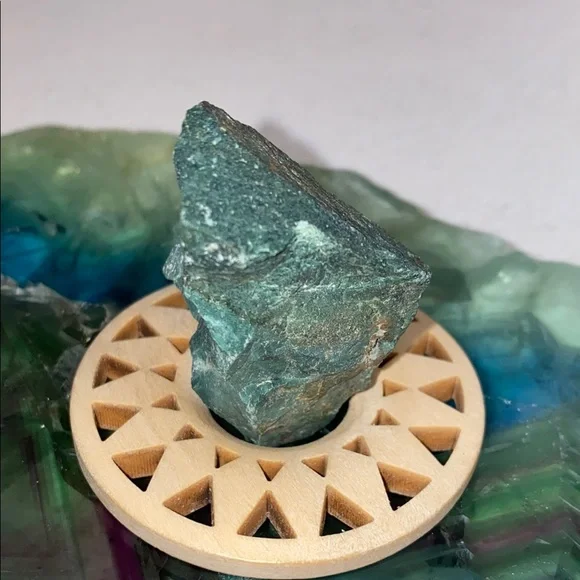 Green Jasper Raw Stone - Picture 3 of 8